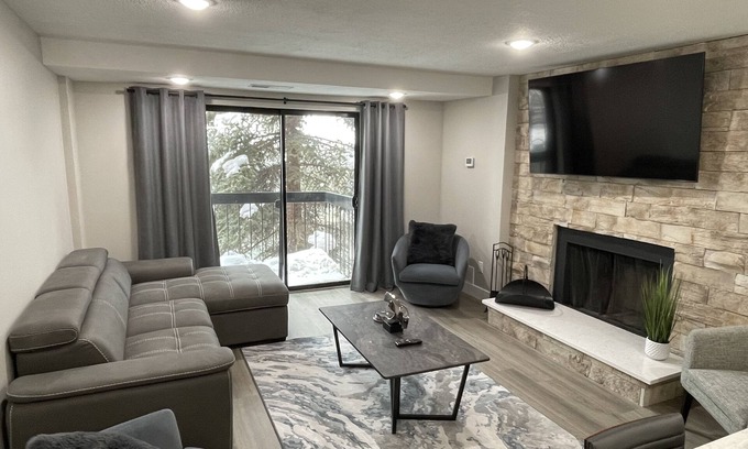 North Park City Condo | Stay next to Park City Resort! Fully Rebuilt 2BR, 2BA Condo, MODEL PERFECT