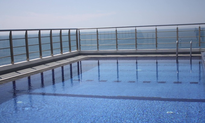 Kollupitiya Apartment | Stay next to the sea but central to all your need.
