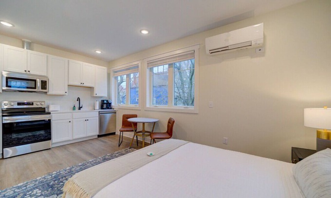 Nelson Hotel | Stay on Clay - Suite #5