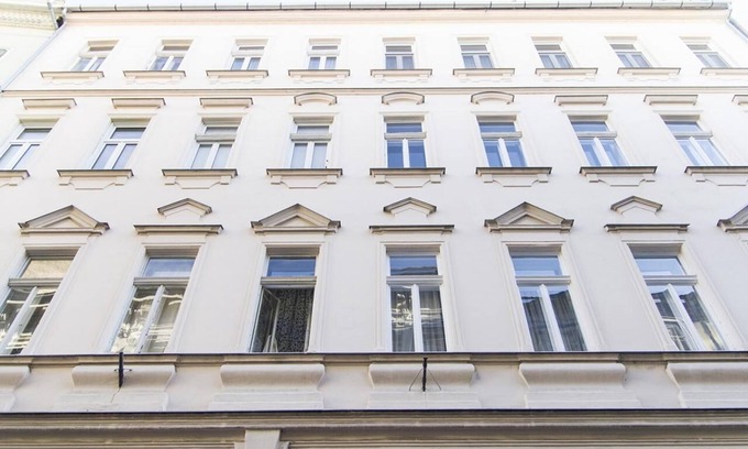 Palace District Apartment | Stay One Step From Hungarian National Museum