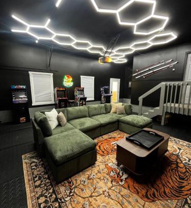 Boyne City House | Stay & Play Walk to lake & short drive to slopes