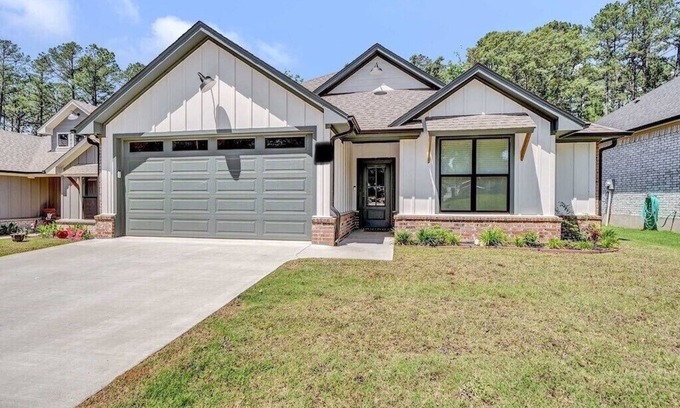 Tyler House | STAY TYLER @ Vine- near shops- Fast Wifi