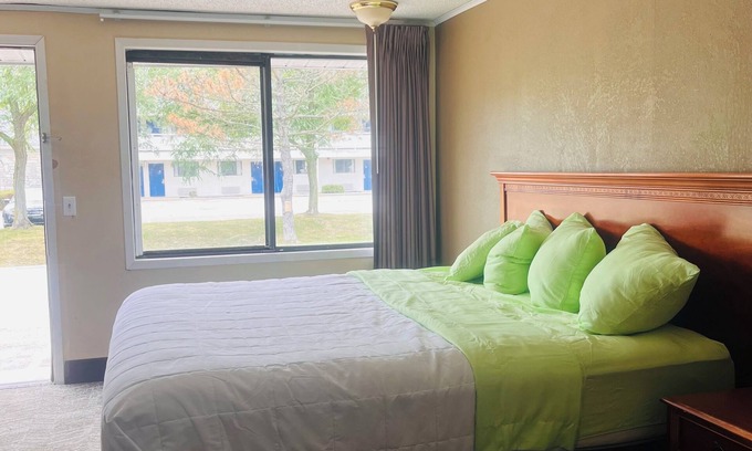 Frenchtown Township Hotel | Stay-Well Inn