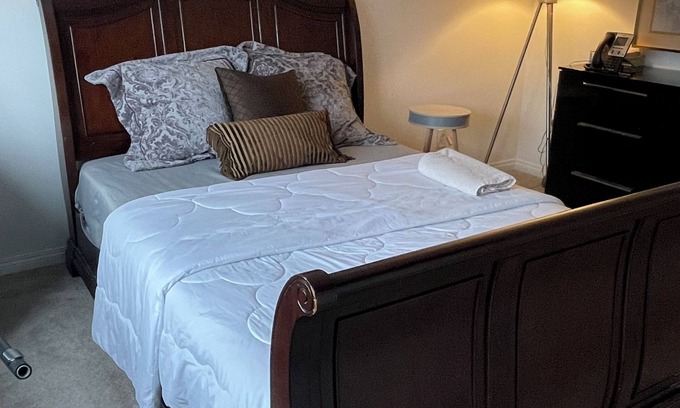Calgary House | Stay with JAI - Cozy Suite Close to YYC Airport