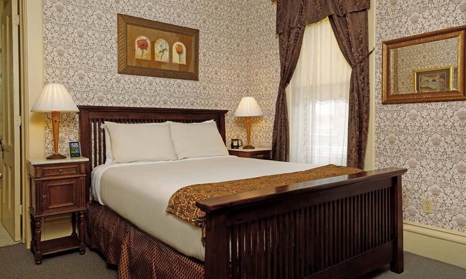 Central Business District Bed & Breakfast | Stay with us and you'll see why we are ranked #1 lodging in Kalamazoo, MI.