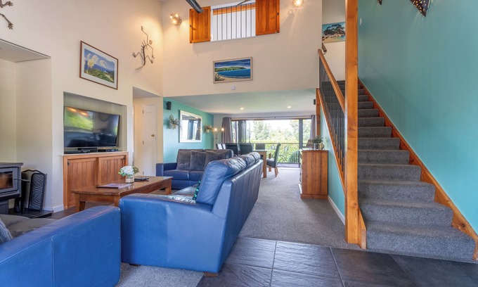 Hanmer Springs House | Stay7A: 4BR Modern Comfort, Sky TV, Views – Walk to Village & Pools