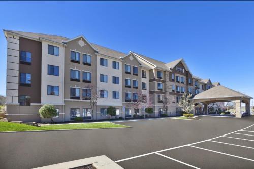 Columbia Hotel | Staybridge Suites Columbia-Highway 63 & I-70 by IHG