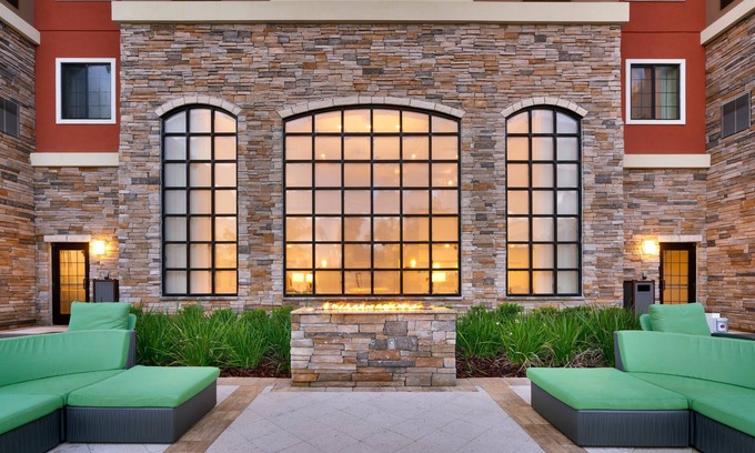 Gainesville Hotel | Staybridge Suites Gainesville I-75 by IHG