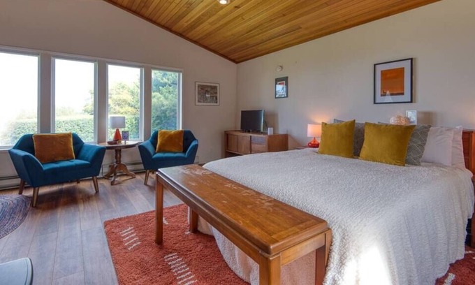 Coos Bay House | #StayinMyDistrict Cape Arago Ocean Studio Suite