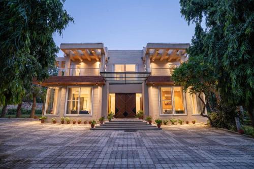 New Delhi Villa | StayVista at Estate 10 by Tarika - 4BR with Outdoor Pool in Delhi