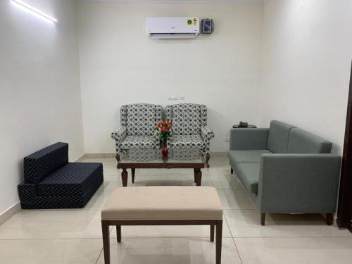 Kishangarh House | Staywell360