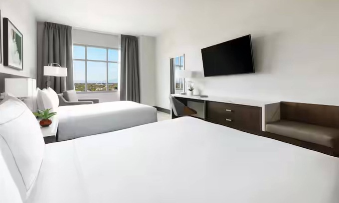 Downtown Tucson Hotel | Std 2 Queens, DoubleTree Tucson, Restaurant & Pool, Near Convention Center