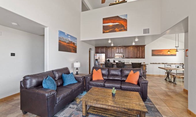 Moab South Valley Apartment | Steel Bender Villa I Pool & Hot Tub W/Rim Views