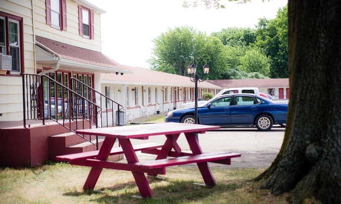 Erie Hotel | Steelhead Inn