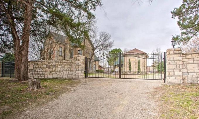 Waxahachie House | Step Back in Time: Stunning 2-Story Victorian Home