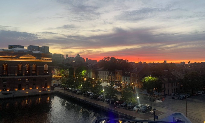 Baltimore House | Step into History: Charming Fells Point Retreat