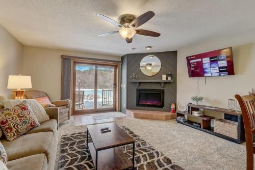 Wisconsin Dells House | Stephs Waterfront Retreat Sunset Cove 303