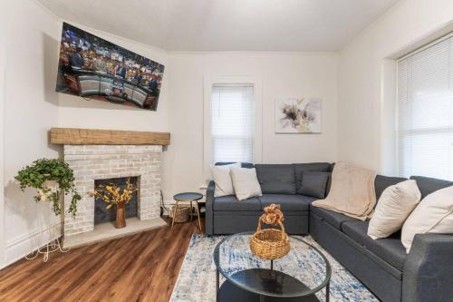 University District House | Steps 2 High ST - BIG Patio - Private parking- OSU