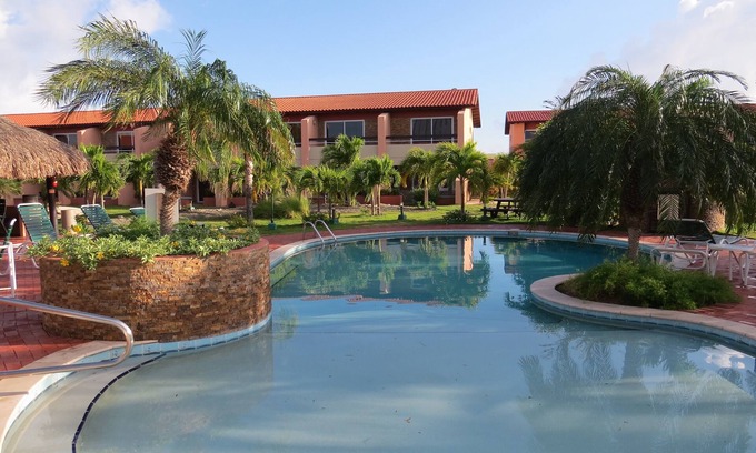 Oranjestad-West Condo | Steps away from beautiful Eagle Beach