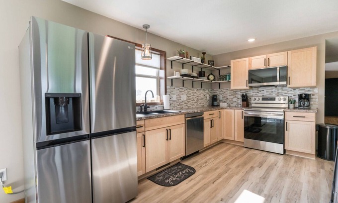 Grant County House | Steps away from golf course + Close to beach