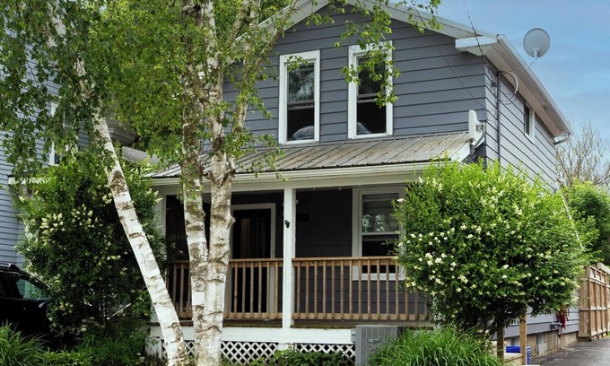 Port Stanley Cottage | Steps away from the beach, perfect family getaway - 5 min walk to beach
