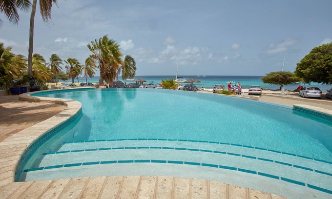 Noord Villa | Steps away fromt he ocean and Aruba's best snorkeling beach!