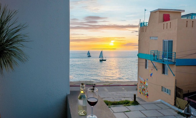 Costa Apartment | Steps from beach chic & modern1BD apt