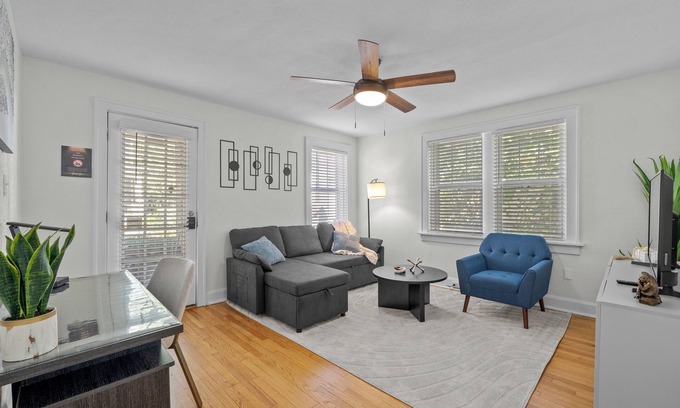 Kansas City Apartment | Steps from KU MED: Renovated Haven Perfect for Long Stay