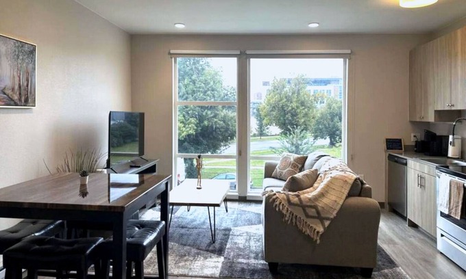 City Park West Apartment | Steps from Saint Joseph Hospital