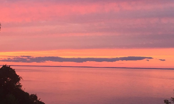 Baiting Hollow House | Steps from the beach, enjoy beautiful sunsets over the Long Island Sound.