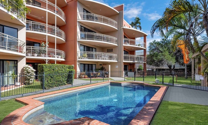 North Ward Apartment | Steps from The Strand 2BR & 2BA Riviera Retreat, Pool & Castle Hill Views