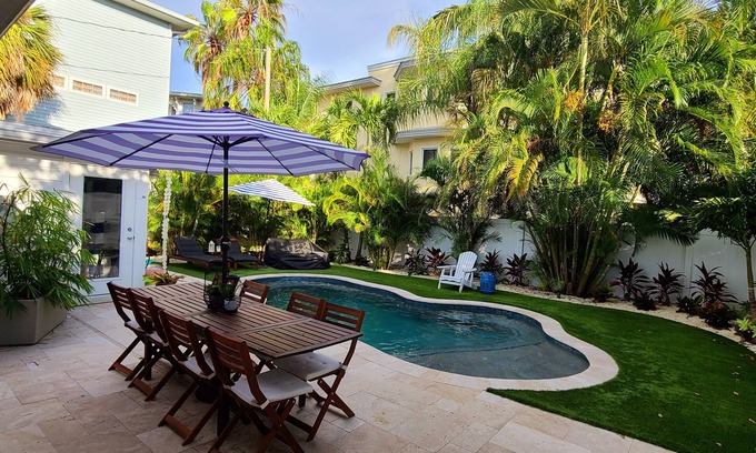 Bradenton Beach House | Steps from the beach!