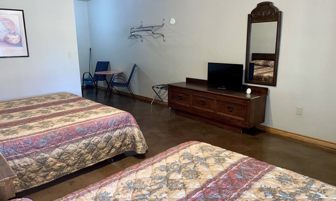 Graham Hotel | Steps from the waters edge