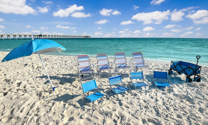Open Sands House | STEPS to beach! Free Grill, Beach Equipment and Parking! Quiet and Cozy Getaway!