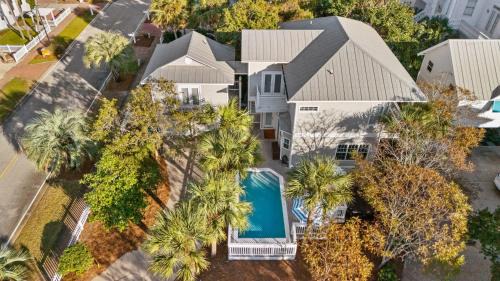 Crystal Shores House | Steps to Beach Arcade Game Room Pool Hot Tub Calico Scallop by AvantStay