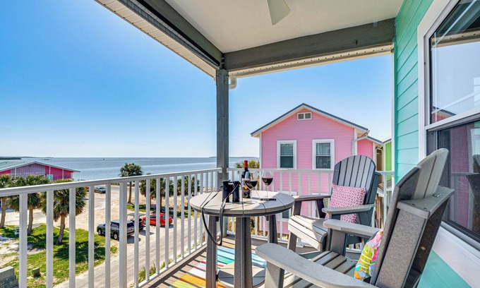 Cedar Key House | Steps to Beach: Home w/Sunset Views in Cedar Key!