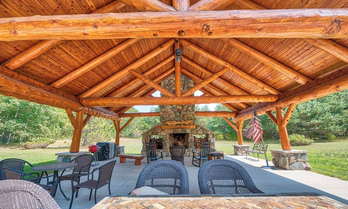Levering Cottage | Steps to Beach: Lake Cabin Retreat in Levering!