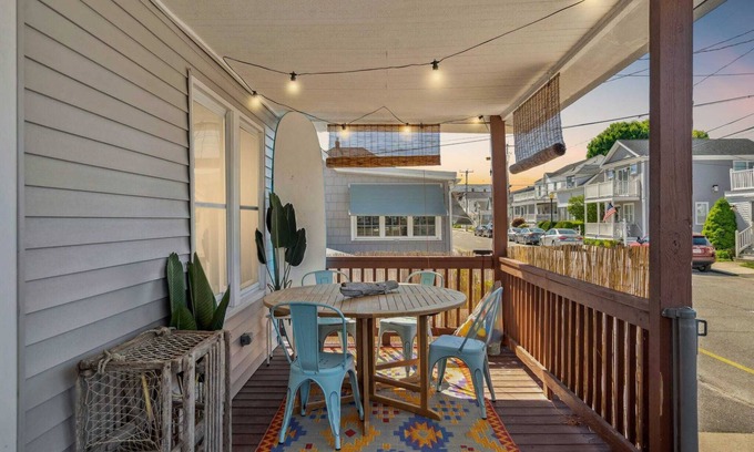Hampton House | Steps to Beach | Porch | Grill | The Sister Cottages
