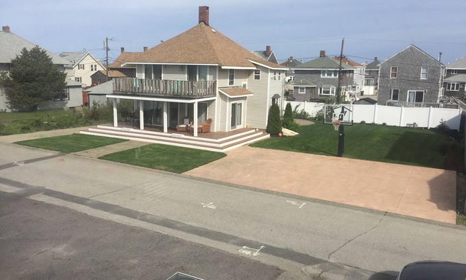 Ocean Bluff-Brant Rock House | Steps to Beach