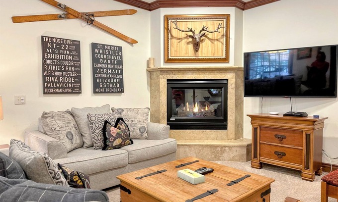 Mammoth Lakes Cabin | Steps to Canyon Lift&Shuttle - Sauna/Hottub/Garage