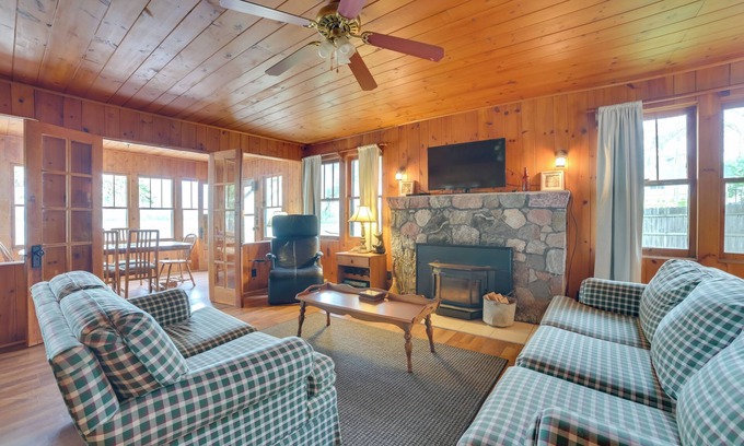 Cedarville Cabin | Steps to Lake: Cedarville Cabin 12 w/Shared Perks