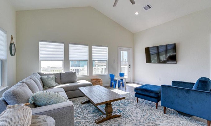 Port Bolivar House | Steps to Ocean Home with Deck in Crystal Beach!