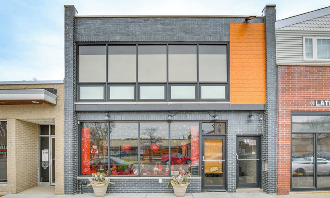 Chicago Apartment | Steps to Shops & Eats: Apt in Portage Park!