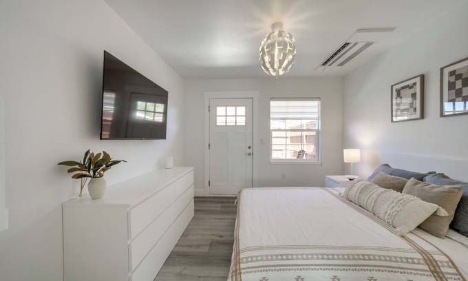 Soap Lake Apartment | Steps to Soap Lake: Studio Stay w/Patio!