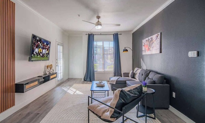 Glendale Sports and Entertainment District Apartment | Steps to Stadium |Pool, Gym, Balcony, Parking, W/D