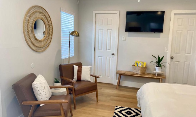 Huntington Beach Apartment | Steps To The Beach, Pacific City and Main Street - Studio