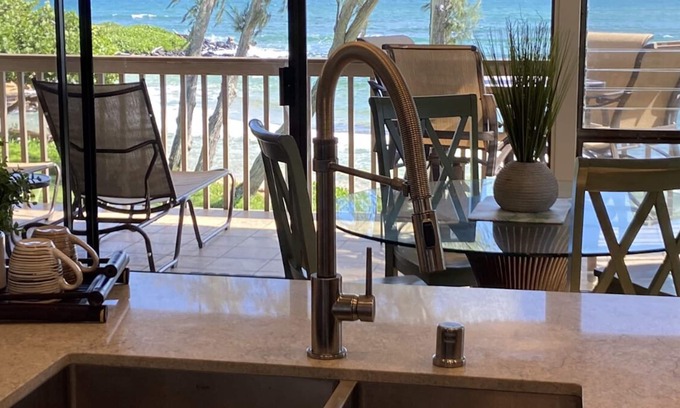 Wailua Condo | Steps to the Beach! Ocean Front Condo! 5 Star Views! Centrally Located!