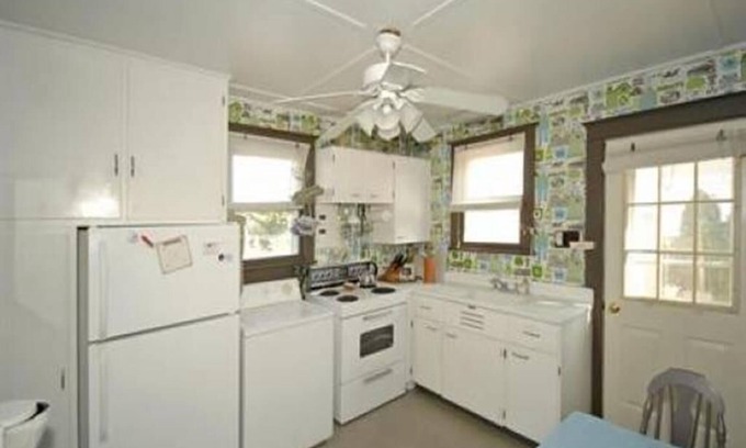 North Beach Haven House | Steps To The Beach - Brant Beach Single Family with Cottage!