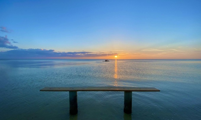 Pine Island House | Steps to the beach! KAYAKS! Minutes to WEEKI WACHEE.