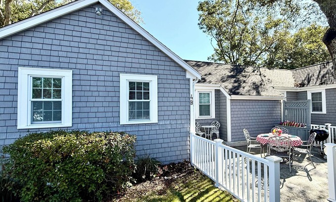 Hyannis Cottage | Steps to the Ocean! Perfect Location!